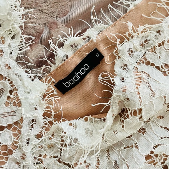 Boohoo Laced Bodysuit - Picture 2 of 6